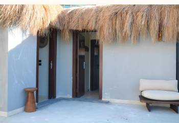 Bungalow with Garden View13